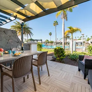 Luxury Poolside Ferienhaus